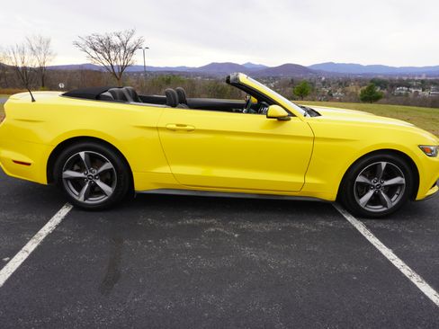 Used 2015 Ford Mustang Convertible w/ Equipment Group 051A image 23