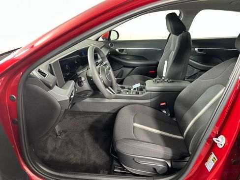 Certified 2025 Hyundai Sonata SE image 30