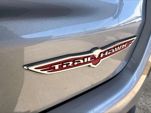 Used 2019 Jeep Compass Trailhawk image 10