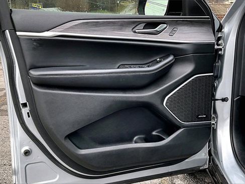 Used 2021 Jeep Grand Cherokee L Limited image 17