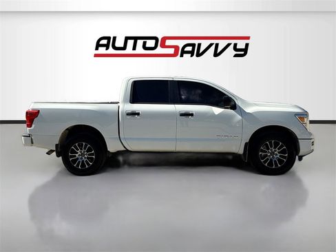Used 2024 Nissan Titan SV w/ SV Convenience Package image 8