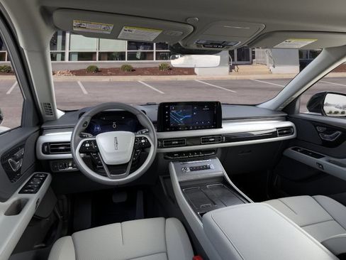 Used 2026 Lincoln Aviator AWD image 9