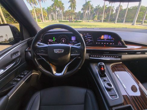 Used 2022 Cadillac Escalade ESV Luxury RWD image 24