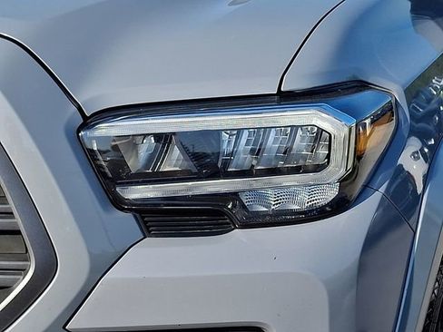 Used 2021 Toyota Tacoma TRD Sport w/ TRD Premium Sport Package AWD/4WD image 9