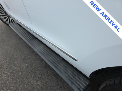 Used 2020 Lincoln Navigator Reserve w/ Equipment Group 208A Reserve image 7