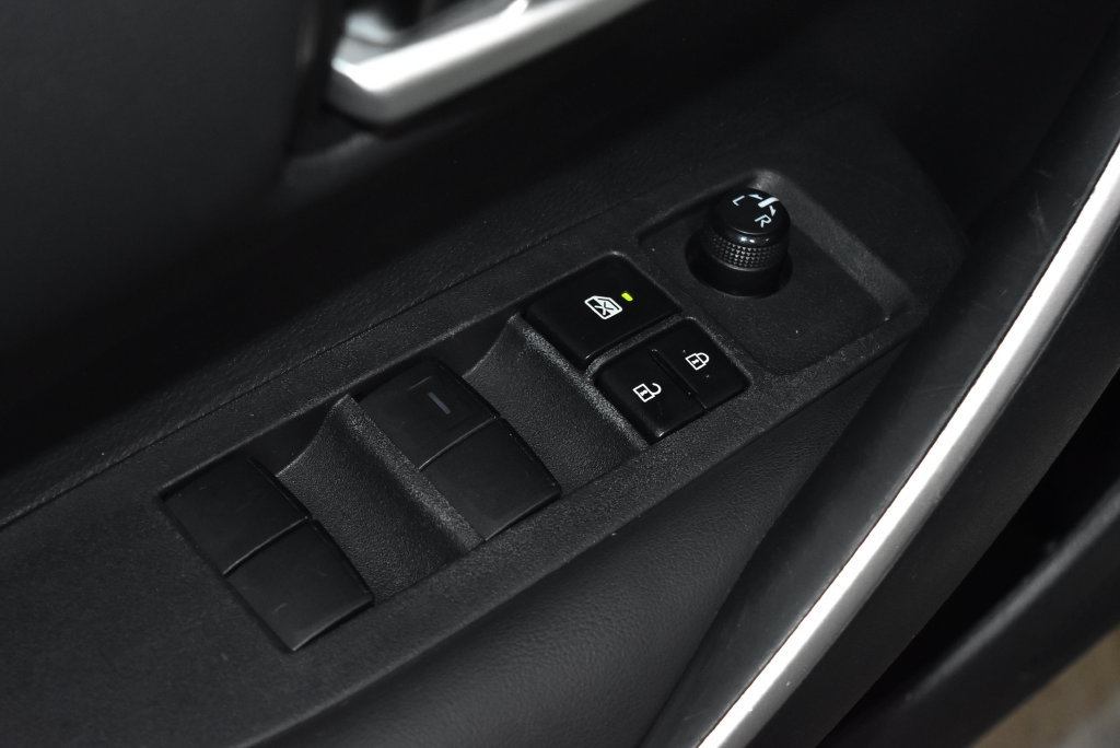 Used 2024 Toyota Corolla SE FWD image 5