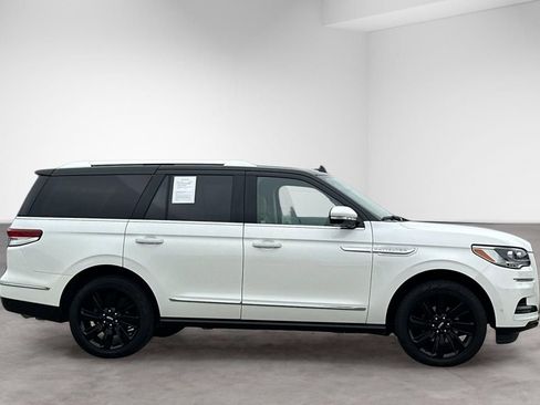 Used 2024 Lincoln Navigator Reserve AWD/4WD image 7