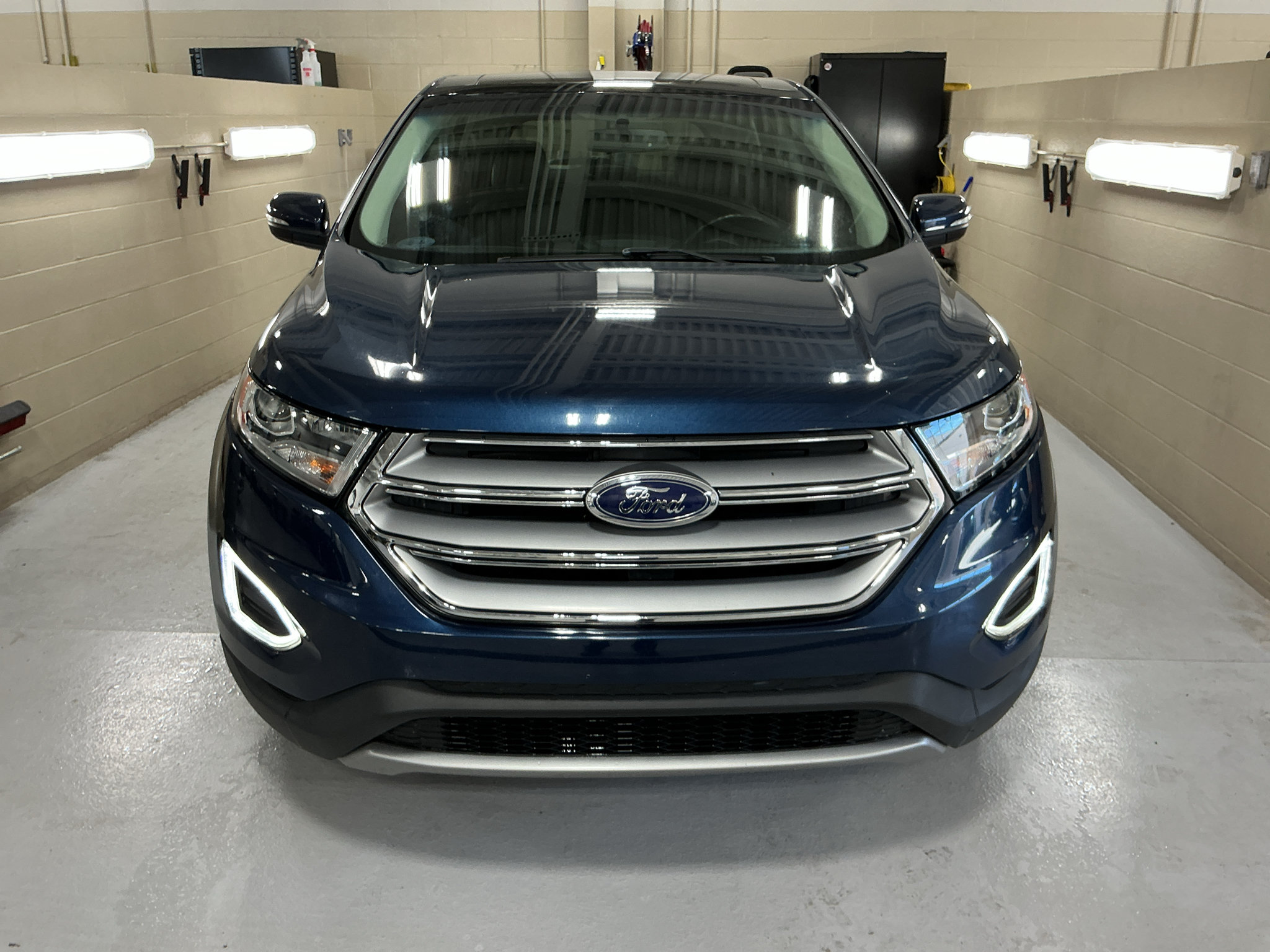 Used 2017 Ford Edge Titanium w/ Equipment Group 301A AWD/4WD image 2