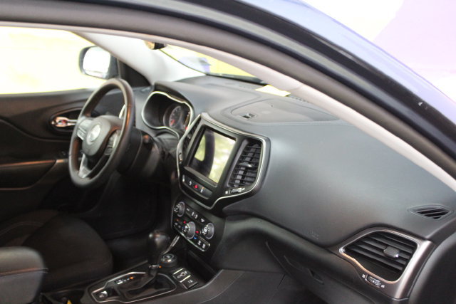 Used 2022 Jeep Cherokee Latitude w/ Comfort Safety Group AWD/4WD image 12
