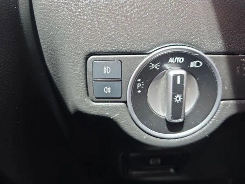 Used 2017 INFINITI QX30 Premium w/ Technology Package image 23