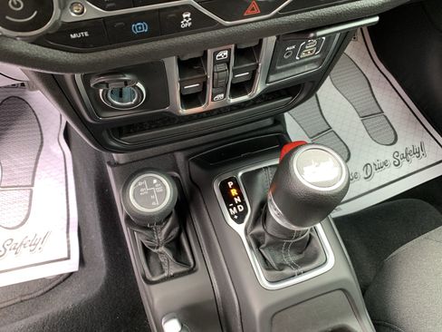 Used 2024 Jeep Wrangler Unlimited w/ Convenience Group AWD/4WD image 25