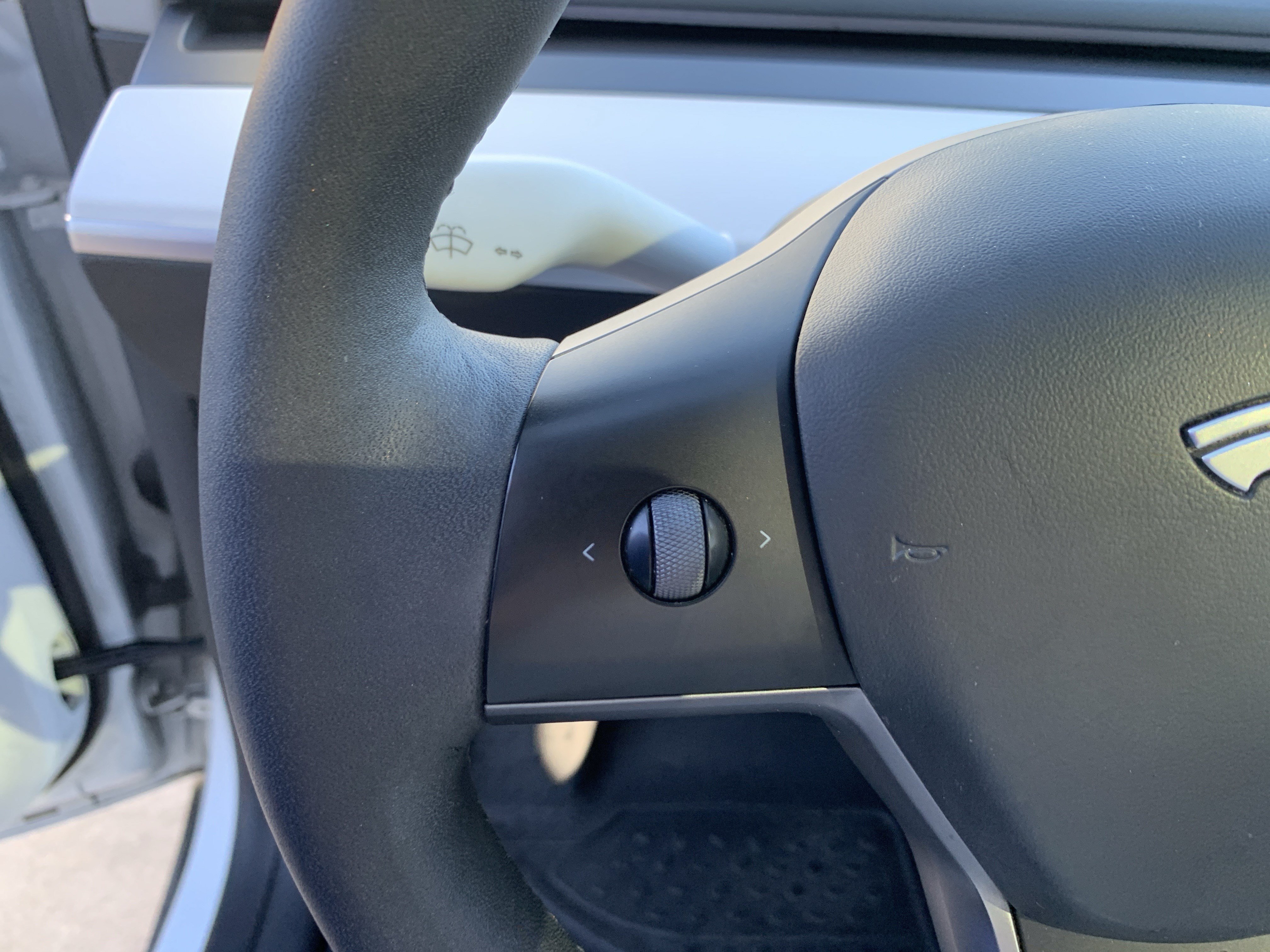Used 2024 Tesla Model Y Long Range AWD/4WD image 19