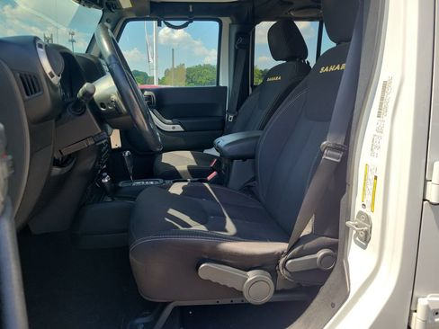 Used 2014 Jeep Wrangler Unlimited Sahara w/ Connectivity Group AWD/4WD image 14