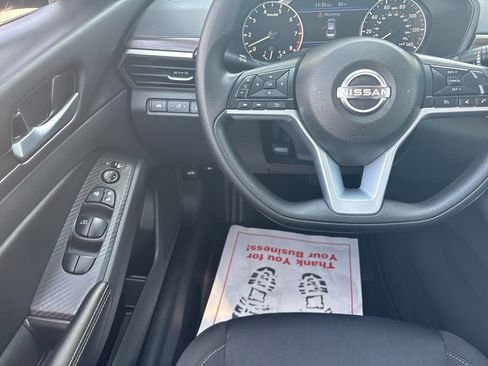 Used 2025 Nissan Altima 2.5 SV FWD image 24