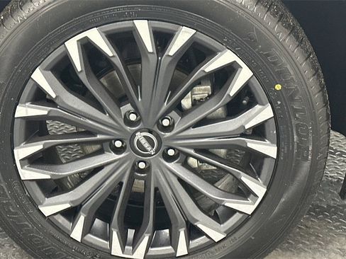 Used 2026 Nissan Rogue Platinum w/ Platinum Premium Package image 17