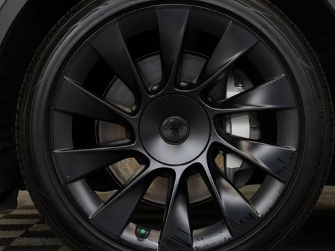 Used 2024 Tesla Model Y Long Range AWD/4WD image 10