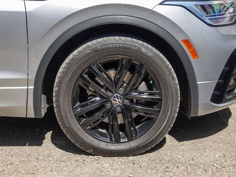 Used 2022 Volkswagen Tiguan SE R-Line image 8