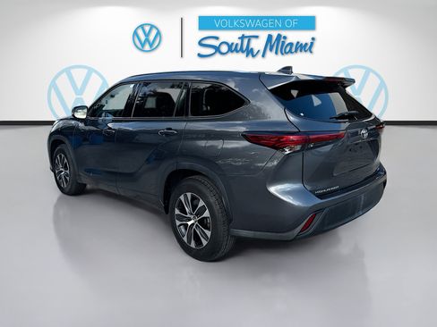 Used 2020 Toyota Highlander XLE image 5