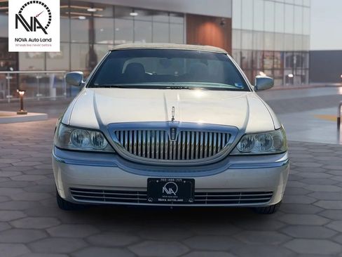 Used 2008 Lincoln Town Car Signature Limited image 5