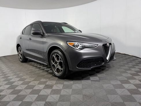 Used 2023 Alfa Romeo Stelvio Ti AWD/4WD image 5