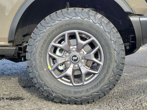 New 2025 Ford Bronco Badlands image 9