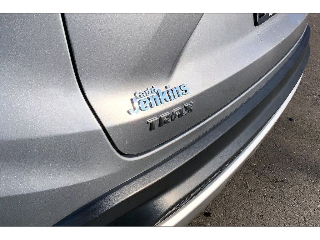 Used 2024 Chevrolet Trax LT w/ Sunroof Package FWD image 9
