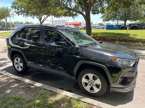 Used 2020 Toyota RAV4 XLE FWD image 8
