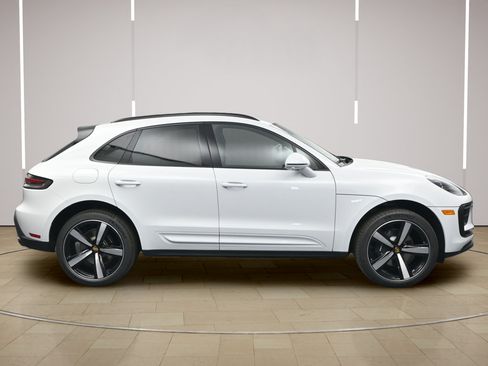 Certified 2026 Porsche Macan AWD/4WD image 25