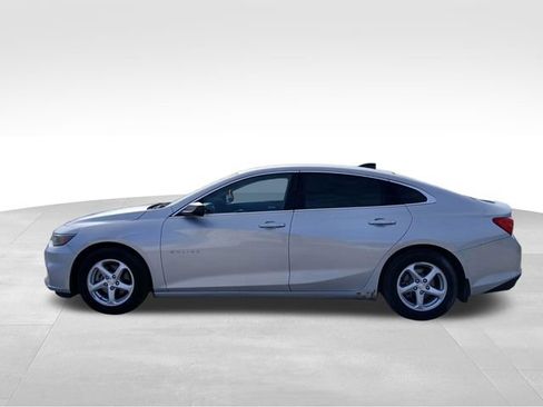 Used 2018 Chevrolet Malibu LS image 2