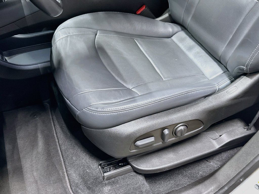 Used 2023 Buick Enclave Essence w/ Experience Buick Package FWD image 19