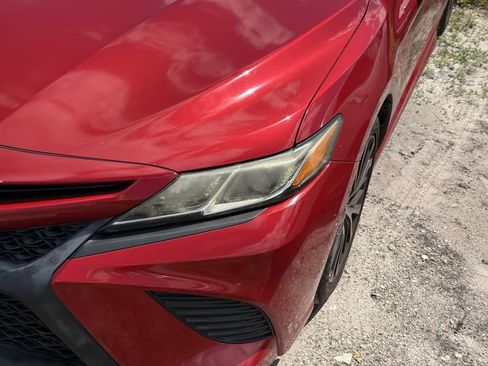 Used 2019 Toyota Camry SE FWD image 4