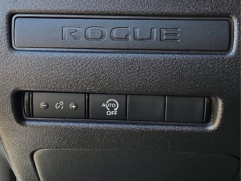 Used 2024 Nissan Rogue S FWD image 19
