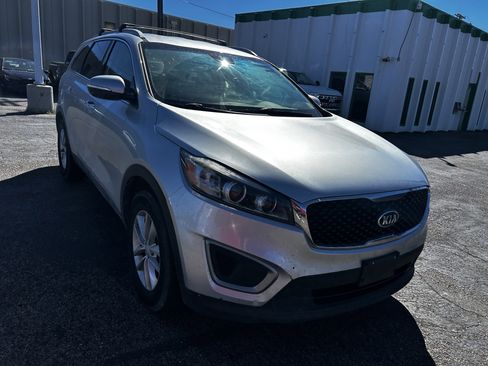 Used 2016 Kia Sorento LX w/ LX Convenience Package image 7