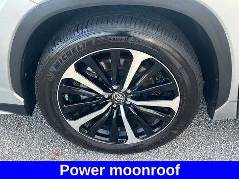 Used 2022 Toyota Highlander XSE image 17