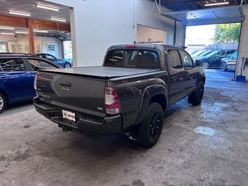 Used 2015 Toyota Tacoma 4x4 Double Cab w/ Convenience Package image 6