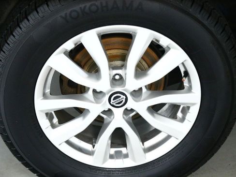 Used 2020 Nissan Rogue SV image 12