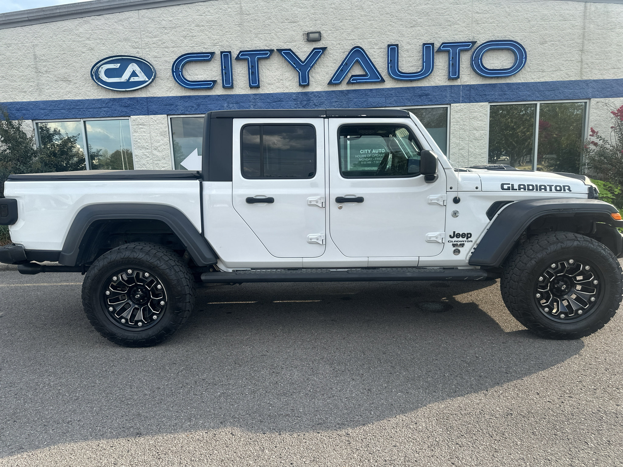 Used 2020 Jeep Gladiator Sport w/ Quick Order Package 24S AWD/4WD image 3
