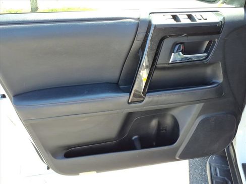 Used 2020 Toyota 4Runner TRD Off-Road AWD/4WD image 23