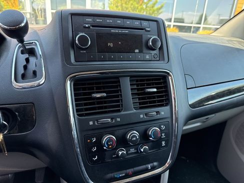 Used 2016 Dodge Grand Caravan SE w/ Quick Order Package 29E SE FWD image 4