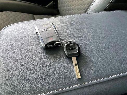 Used 2022 Chevrolet Colorado Z71 w/ Safety Package image 36