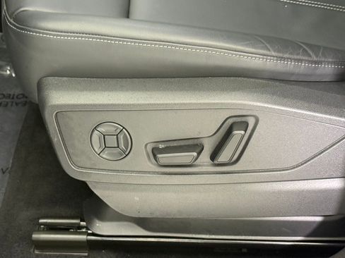 Certified 2025 Audi Q5 Premium w/ Convenience Package image 15