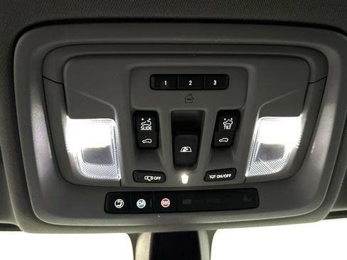 Used 2022 Chevrolet Silverado 1500 LTZ image 36