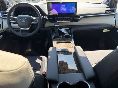 New 2026 Toyota Sienna Platinum AWD/4WD image 21