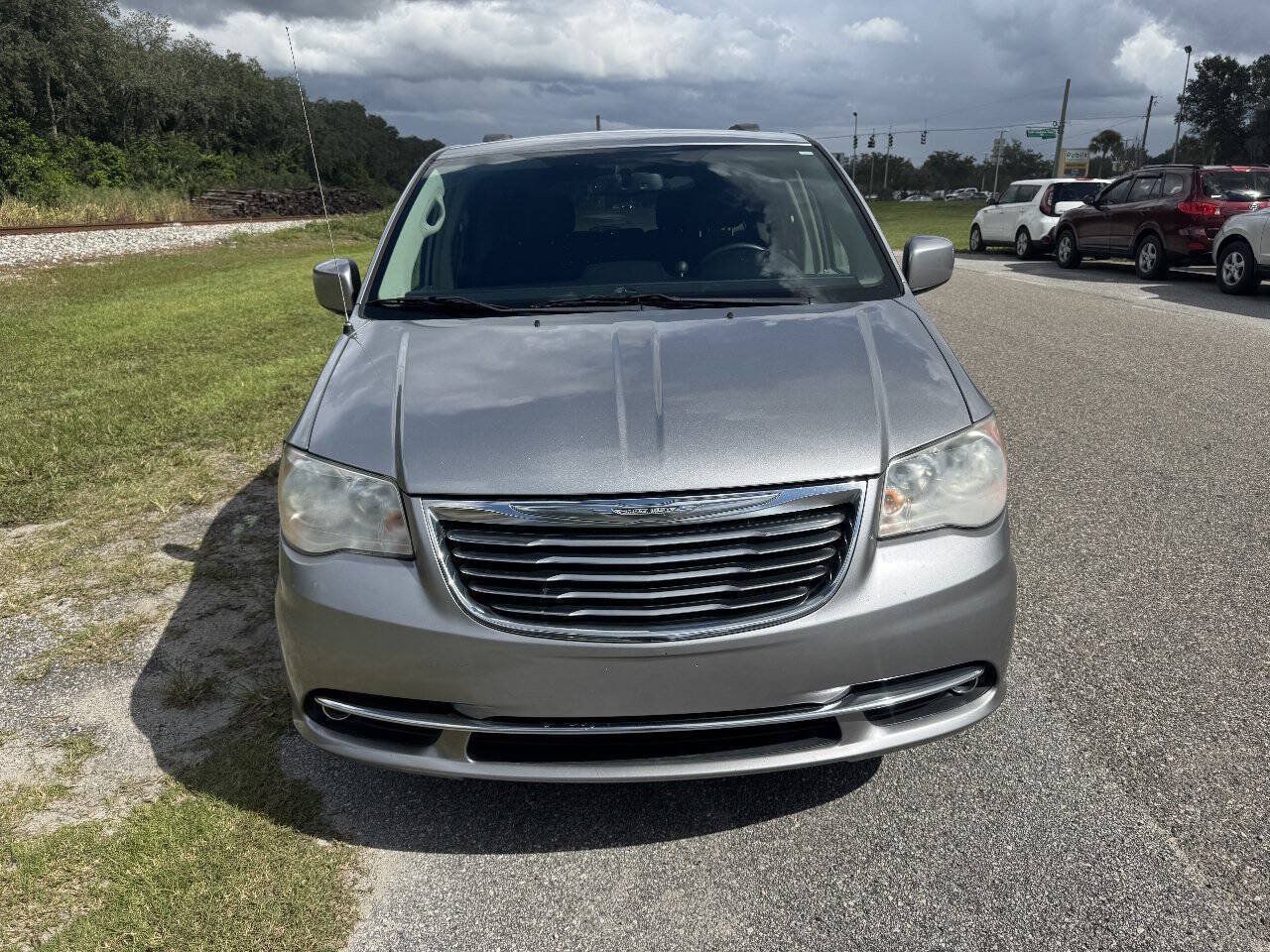 Used 2014 Chrysler Town & Country Touring FWD image 7