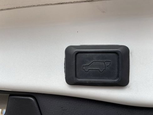 Used 2022 Toyota RAV4 XLE image 51