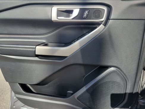 Used 2022 Ford Explorer XLT w/ Equipment Group 202A image 25