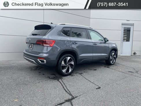Used 2024 Volkswagen Taos SE image 7