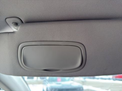 Used 2018 Chrysler Pacifica Touring-L image 24