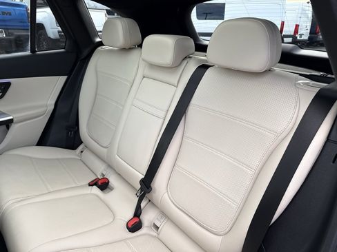 Used 2025 Mercedes-Benz GLC 300 4MATIC image 14