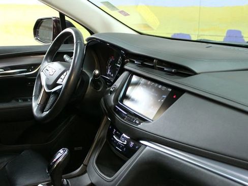 Used 2018 Cadillac XT5 Luxury w/ Driver Awareness Package AWD/4WD image 10
